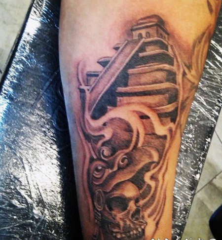 手臂黑白部落骷髅和寺庙纹身图案