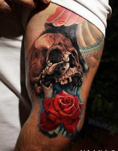 大臂梦幻般的写实骷髅与玫瑰花纹身图案