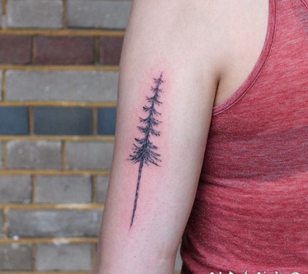 小小的黑色简易孤独树手臂纹身图案