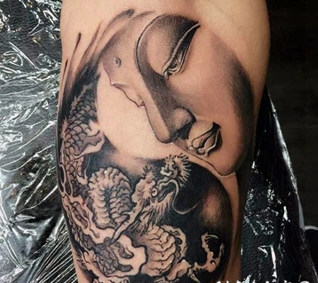 日本传统风格的如来佛祖与幻想龙手臂纹身图案