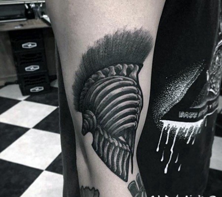 梦幻般的黑色骨架头盔手臂纹身图案