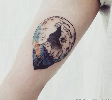小清新彩色的狼和夜月亮手臂纹身图案