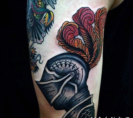 old school中世纪风格骑士头盔手臂纹身图案