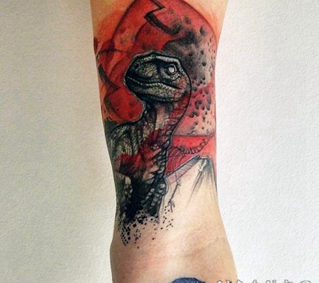 手臂大型彩色插画风格恐龙纹身图案