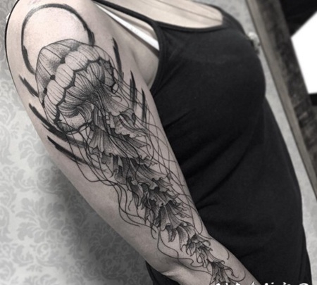 手臂雕刻风格黑色点刺水母纹身图案