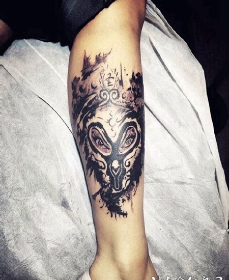 腿部花脸斗战神佛纹身图案