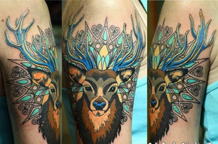 新传统彩色鹿与饰品手臂纹身图案
