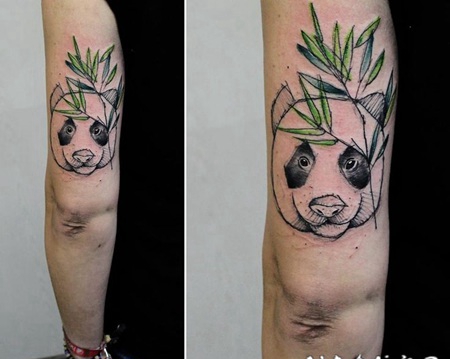 简单的彩色熊猫和竹子手臂纹身图案