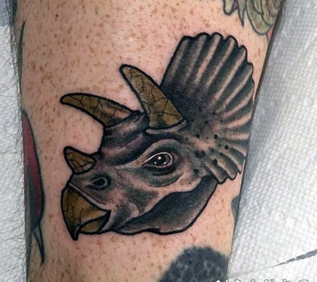 new school彩色的恐龙头部手臂纹身图案