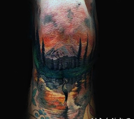 手臂彩色的山林风景纹身图案