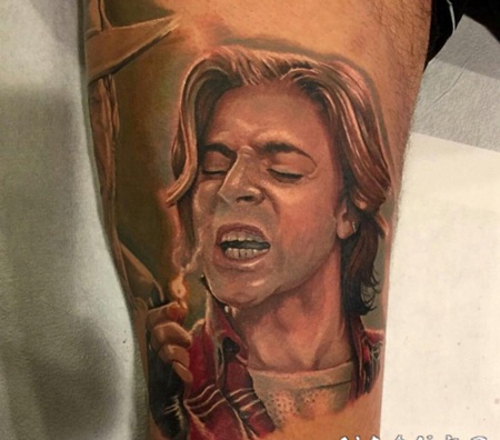 写实风格彩色男子肖像手臂纹身图案