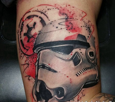 手臂插画风格的风暴兵头盔纹身图案