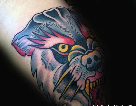经典的彩色狼头手臂纹身图案