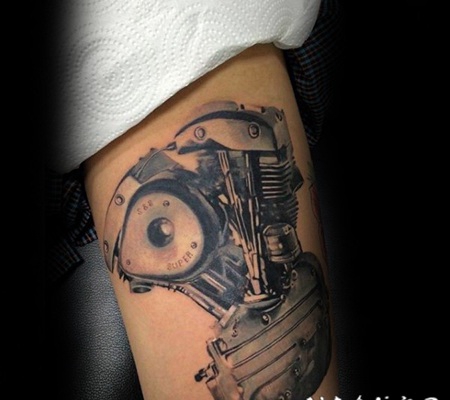 写实的灰机发动机手臂纹身图案