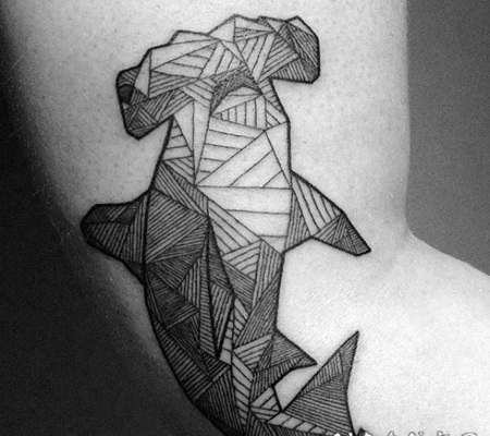 锤头鲨黑白线条几何手臂纹身图案