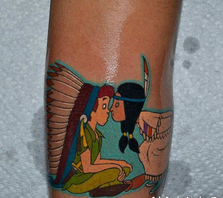 卡通风格的印度女孩和潘裕文彩色手臂纹身图案