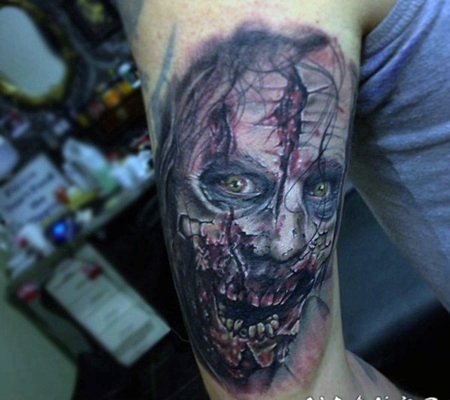 逼真的彩色恐怖风格僵尸肖像手臂纹身图案