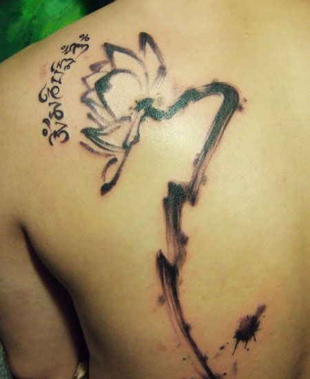 背部莲花六字真言纹身图案