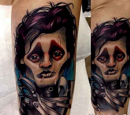 手臂卡通风格彩色爱德华剪刀手纹身图案