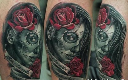 墨西哥传统的女性肖像和玫瑰手臂纹身图案