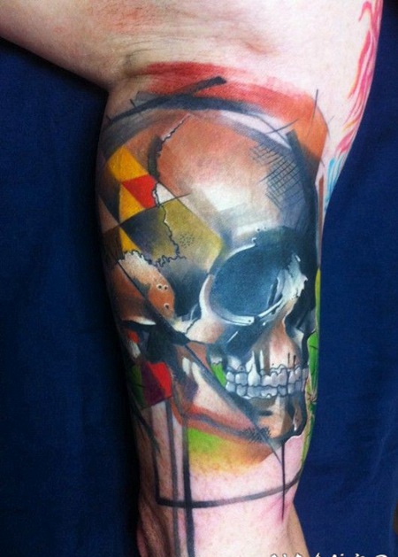 水彩风格的彩色骷髅手臂纹身图案
