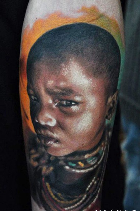 非常逼真的彩色部落女孩肖像手臂纹身图案