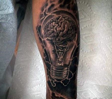 黑灰色的大脑和灯泡结合手臂纹身图案