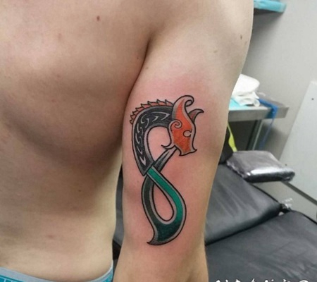 old school彩色凯尔特符号手臂纹身图案