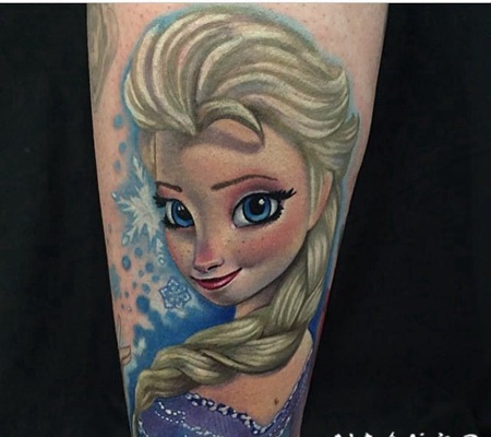 卡通风格的彩色美丽公主手臂纹身图案