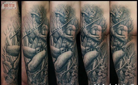 写实风格的彩色魔鬼石像手臂纹身图案