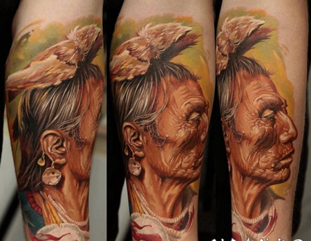 写实风格的印第安老人肖像彩色手臂纹身图案