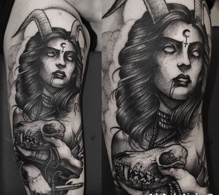 雕刻风格黑色点刺神秘恶魔女人与骷髅手臂纹身图案