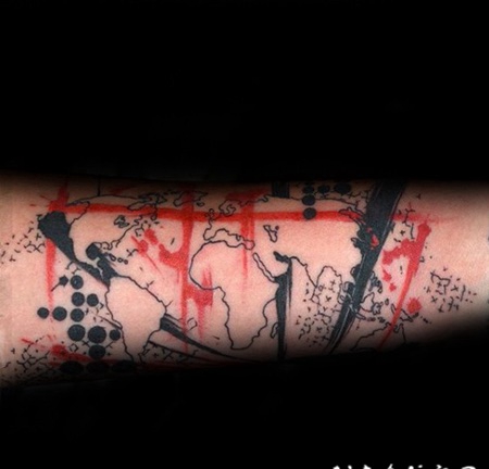 彩色的世界地图手臂纹身图案