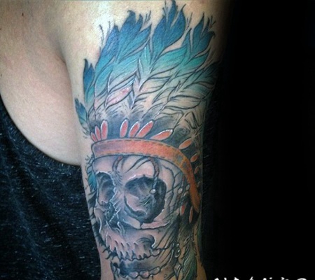 卡通风格彩色印度骨架与头盔手臂纹身图案