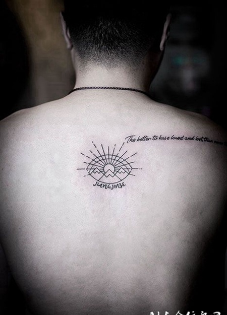 后背线条纹身字母纹身图案