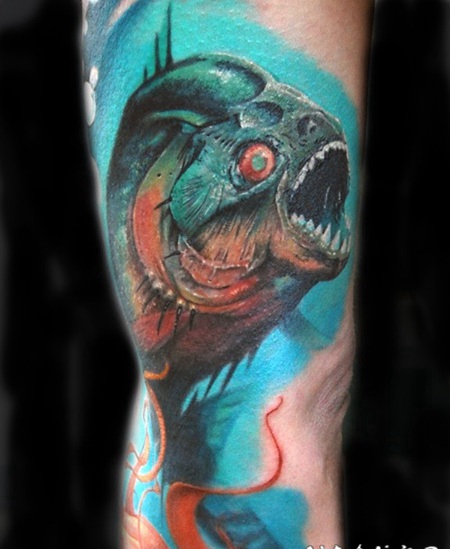 写实风格的彩色可怕食人鱼手臂纹身图案