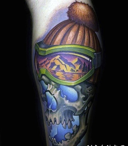 精美的彩绘骷髅与帽子手臂纹身图案