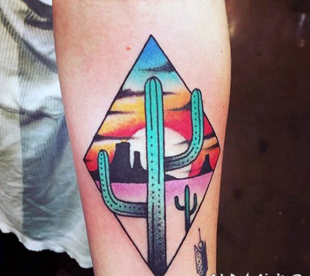 手臂彩色的沙漠仙人掌纹身图案