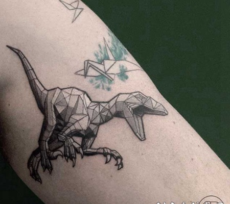 几何风格的恐龙小臂纹身图案