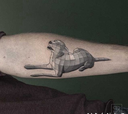 手臂石头般的黑色大狗纹身图案