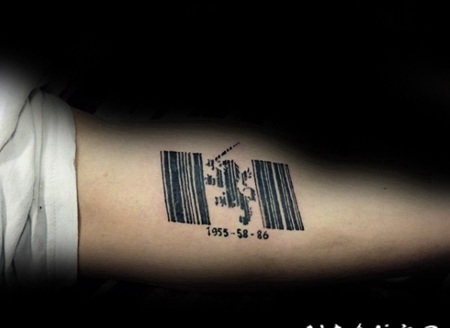 黑色的条形码与小狮子手臂纹身图案