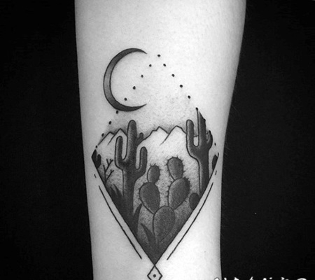 黑色的几何仙人掌与月亮手臂纹身图案