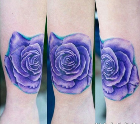 紫罗兰色的美丽玫瑰手臂纹身图案