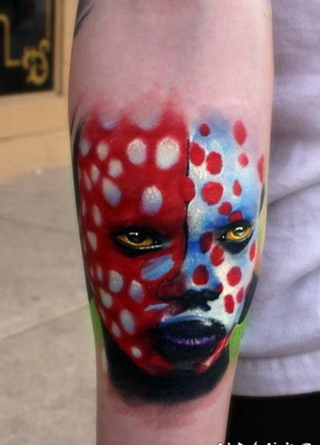 写实风格的七彩部落女性肖像手臂纹身图案