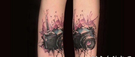 new school彩色的小相机泼墨手臂纹身图案