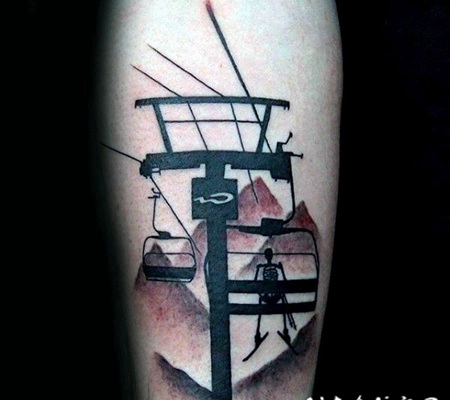 黑色骨架和缆车手臂纹身图案