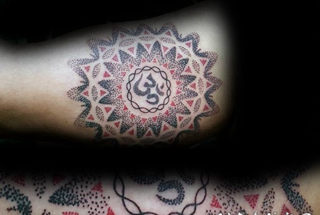 点刺风格的符号梵花手臂纹身图案