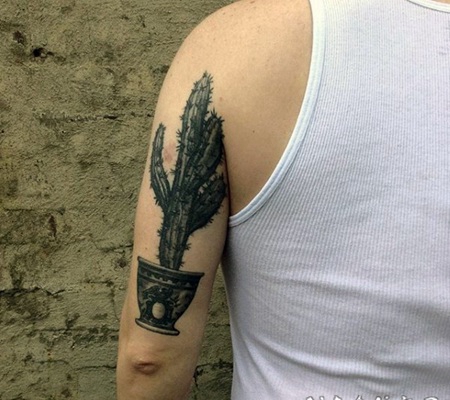 彩色小仙人掌盆栽手臂纹身图案