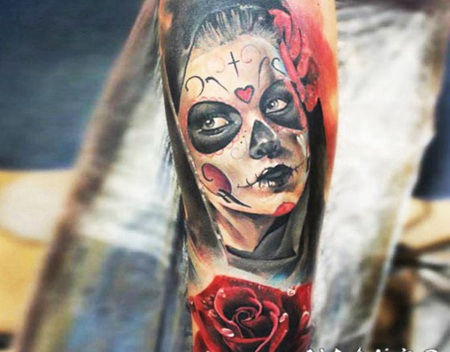墨西哥式女性和3D玫瑰彩色手臂纹身图案