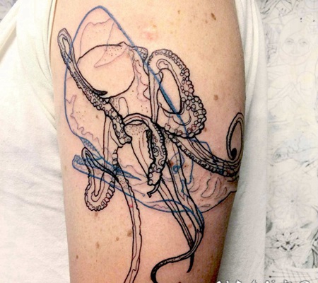 素描风格彩色线条章鱼和鲸鱼手臂纹身图案